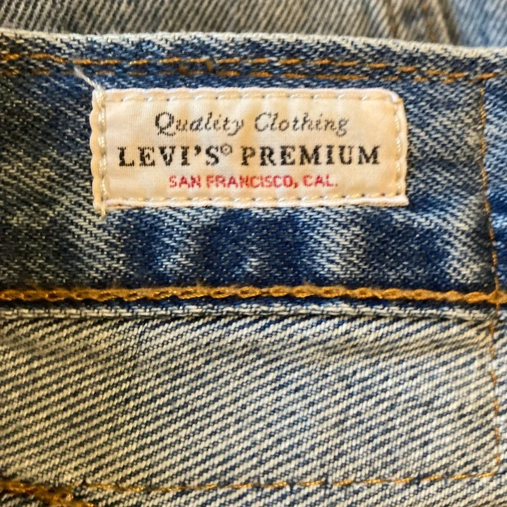 NWT Levis 567 Loose Bootcut Jeans Mens 32x34 Light Wash Blue Denim Premium